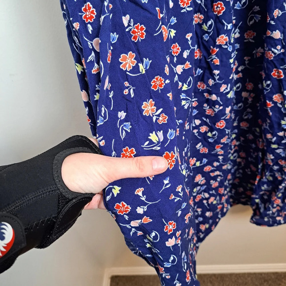 Unbranded Dark Blue Floral Smocked Girly Sleeveless Midi Dress Size Small - Picture 4 of 6